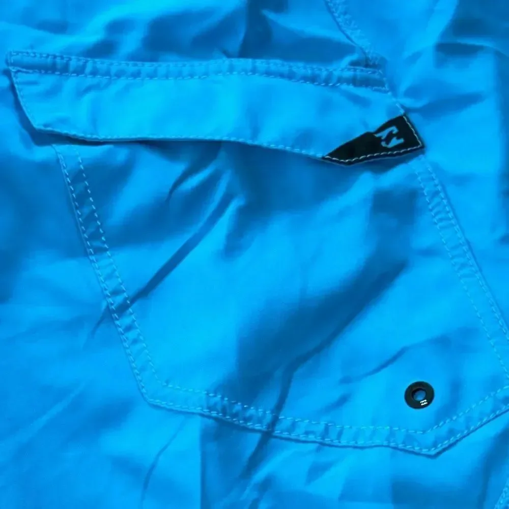 NWT Billabong Men’s Bright Turquoise Boardshorts 🏄🏼‍♂️ pockets!